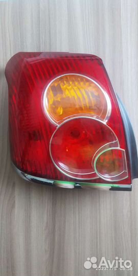 Фонарь задний левый Тойота avensis
