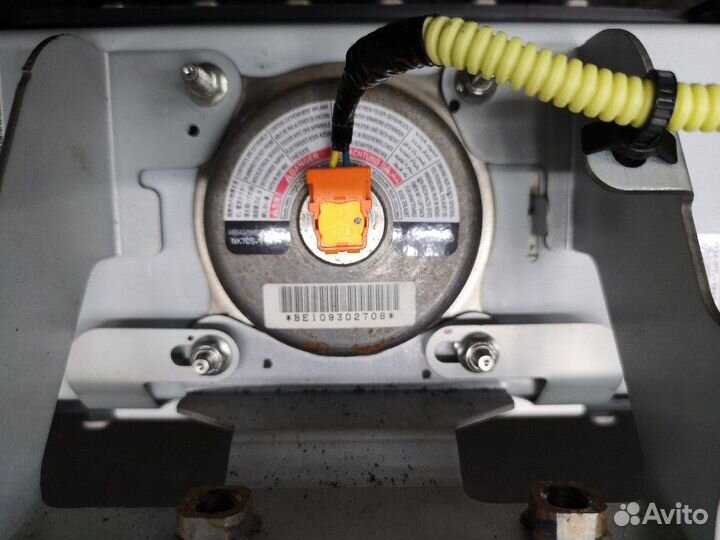 Подушка безопасности в торпедо Ниссан Жук