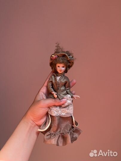 Винтажная,фарфоровая кукла