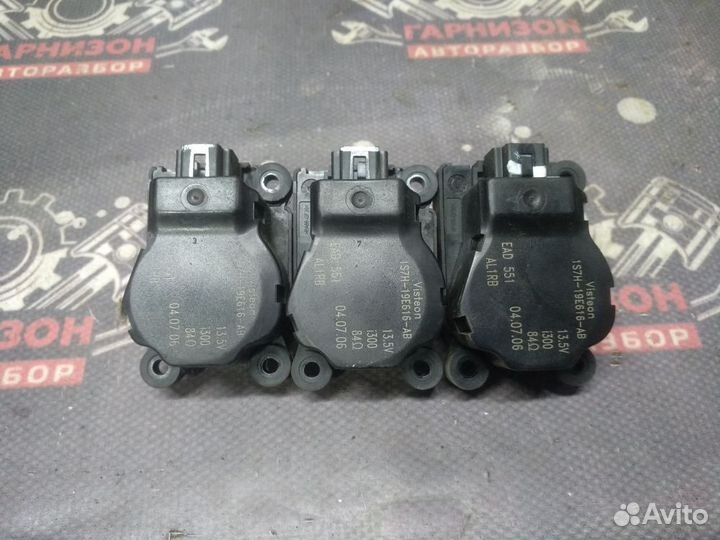 Моторчик заслонки отопителя Jaguar X-Type