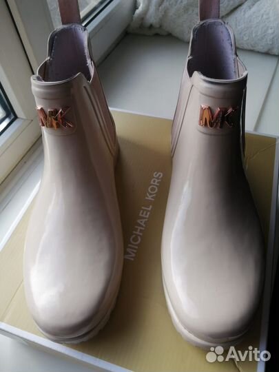 Резиновые сапожки женские