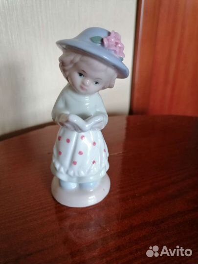 Статуэтка фарфоровая 