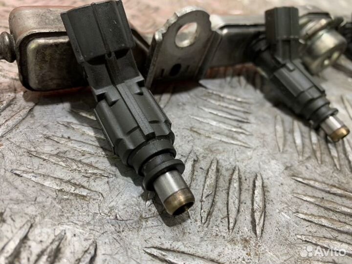 Форсунка топливная Toyota Corolla ZZE121 3ZZ-FE