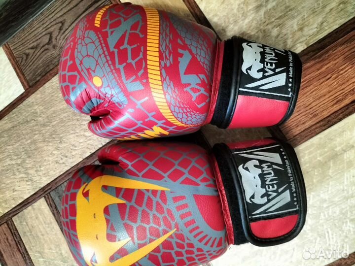 Боксерские перчатки