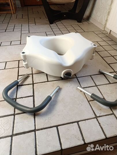 Сидение для унитаза для инвалидов