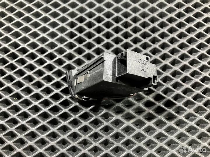 Кнопка аварийной сигнализации Audi A4 B8/8K рест