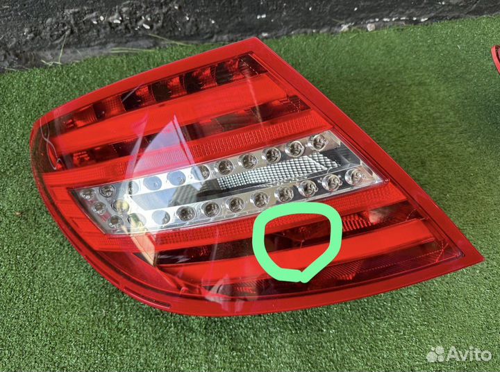 Фонарь задний Мерседес W 204 Оригинал с дефектом