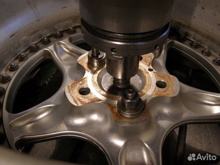 Расточка центрального отверстия колёсного диска