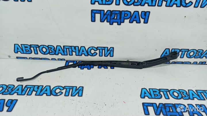 Поводок стеклоочистителя передний правый Nissan Almera G15 28886EW700