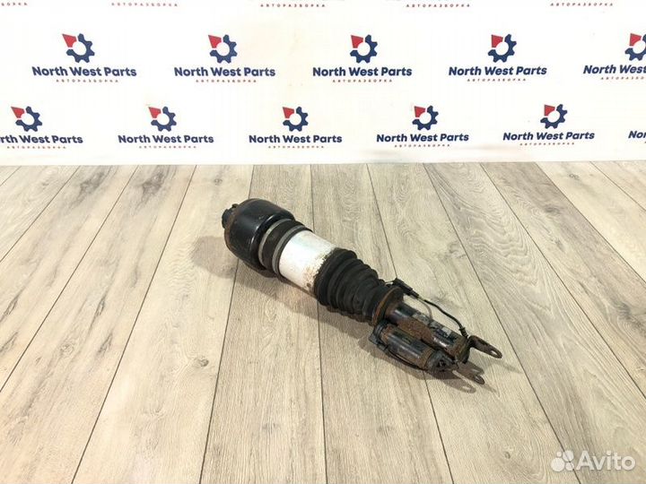 Стойка амортизатора передняя правая Mercedes-Benz