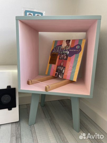 Подставка под виниловые пластинки