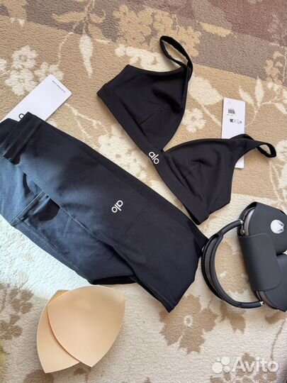 Alo yoga костюм