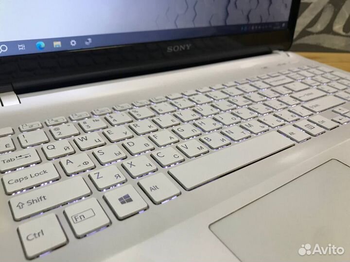 Красивый ноутбук Sony Core i5/GeForce/6Gb/SSD