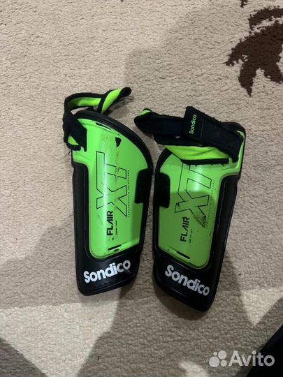 Щитки футбольные