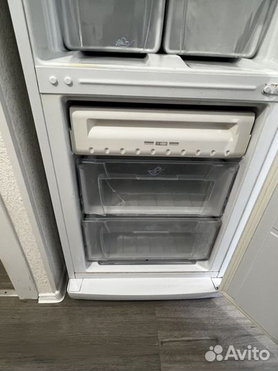 Холодильник indesit