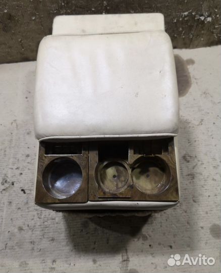 Подлокотник nissan elgrand e51