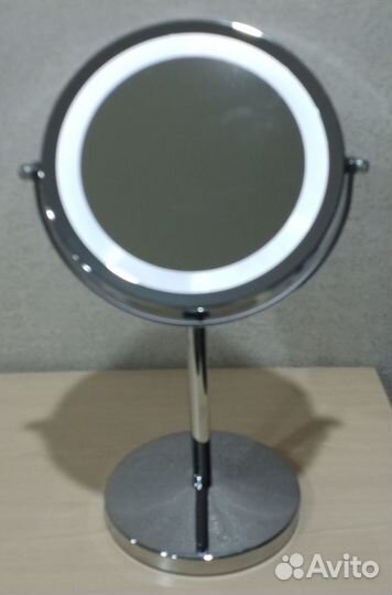 Зеркало двухстороннее с увеличением и подсветкой