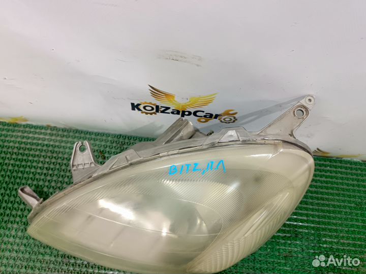 Фара левая Toyota vitz