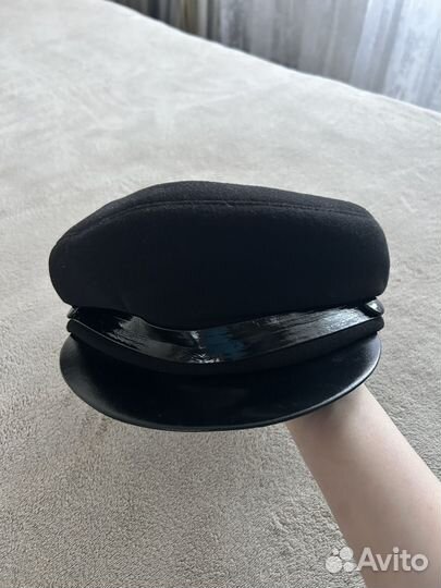 Берет женский с козырьком