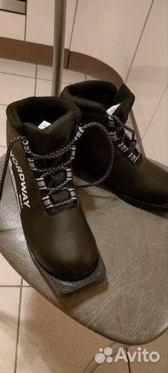 Лыжные ботинки, размер 38