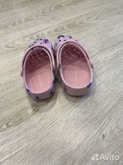 Тапочки для девочки crocs