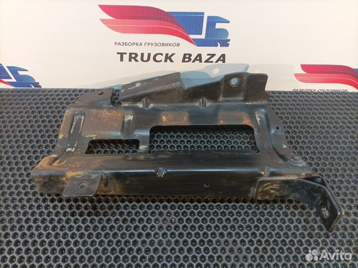 Кронштейн подножки левый Renault T