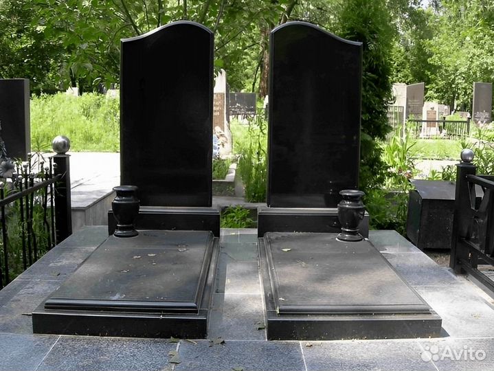 Памятники на могилу оптом от производителя / Памятники на могилу из Габбро диабаза, опт