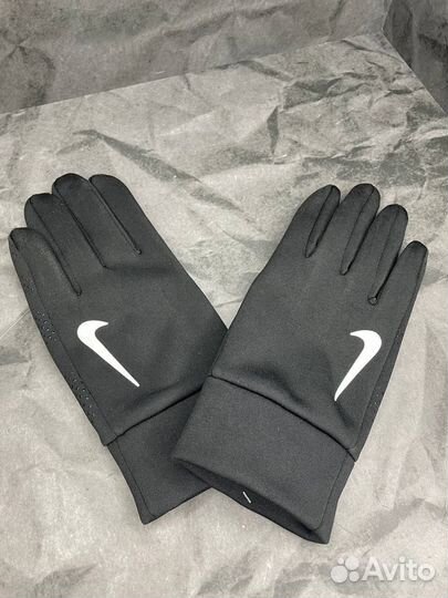 Перчатки Nike и TNF