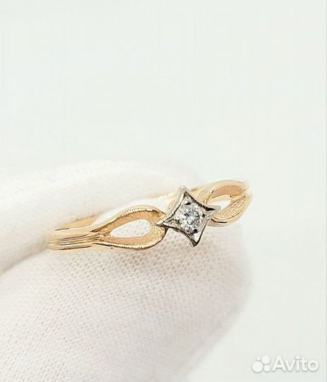 Золотое кольцо с бриллиантом 18,5р