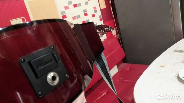 Полуакустическая гитара