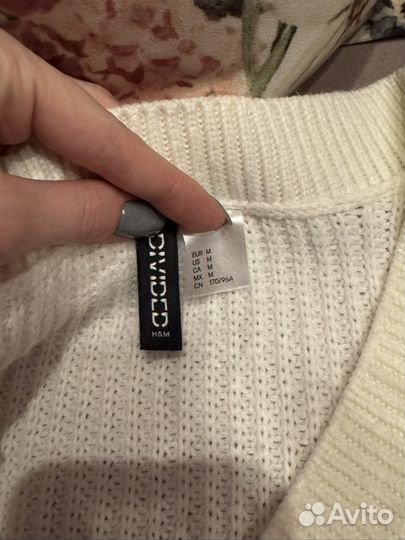 Укороченная вязанная женская жилетка