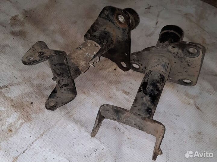 Кронштейн усилителя переднего бампера passat b5