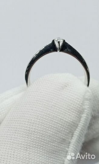 Золотое кольцо с камнем 15,5р