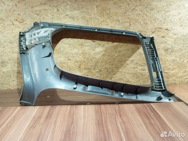 Обшивка багажника верхняя левая Toyota land cruise