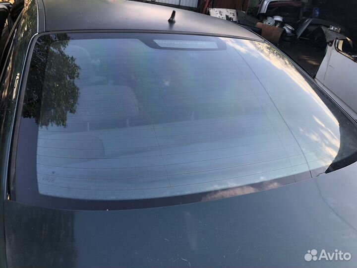 Заднее стекло без дефектов на bmw e46 1999г