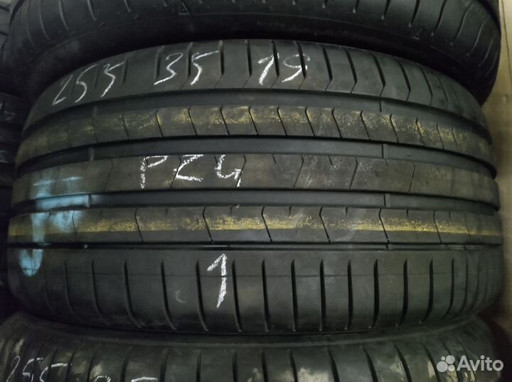 Pirelli P Zero PZ4 255/35 R19 W