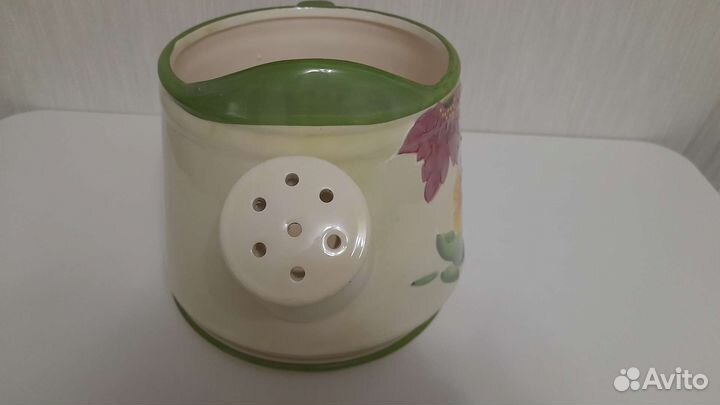 Кашпо-горшок для цветов (керамика, лейка, цветы)