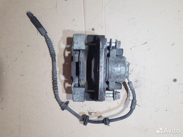 Суппорт передний левый 5-Series F10 N52B25AF 2011