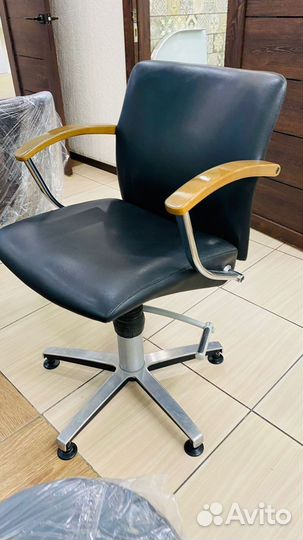 Парикмахерское кресло бу