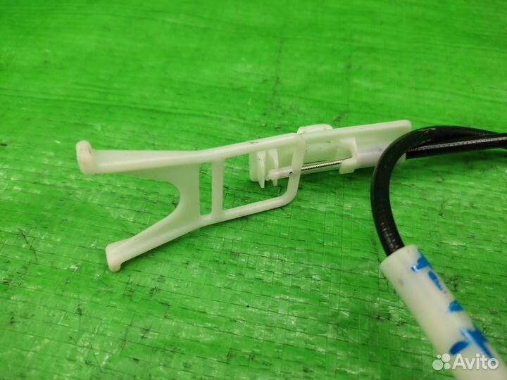 Трос открывания багажника зад. Volkswagen Touareg