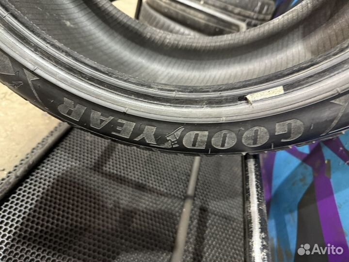 Goodyear UltraGrip Performance 235/45 R18