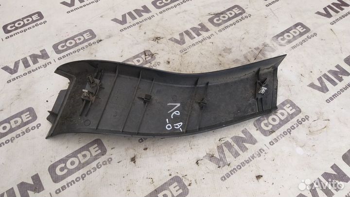 Обшивка багажной двери левая Ford Kuga 1