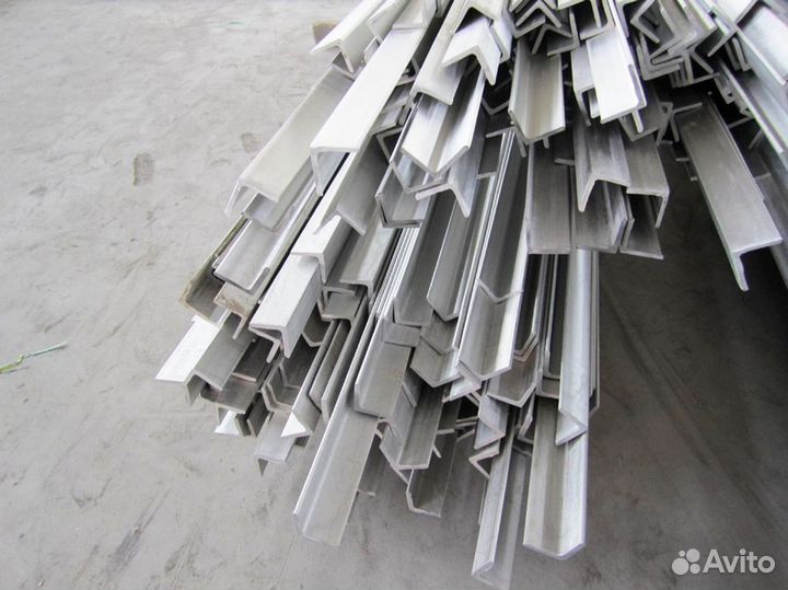 Уголок стальной 32x32x4