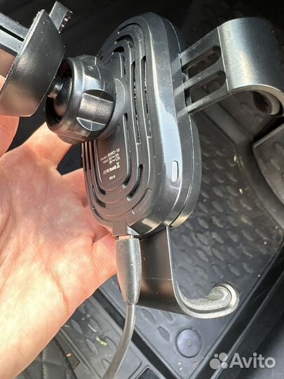 Беспроводная зарядка в автомобиль Baseus