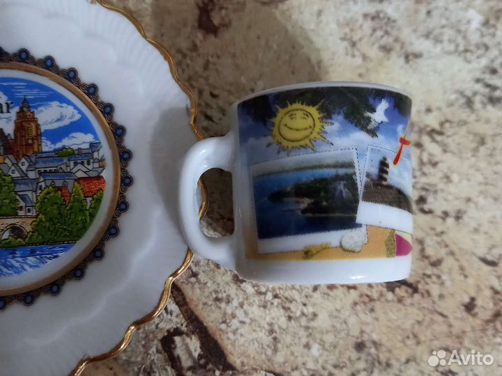 Сувенирная чашечка и блюдце