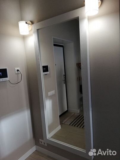 Зеркало в прихожую из массива