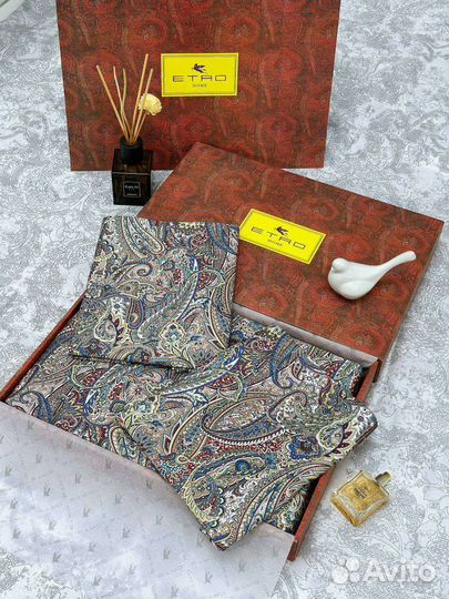 Постельное бельё Яркое etro