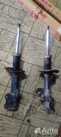 Стойки Передние на Ниссан блюберд силфи