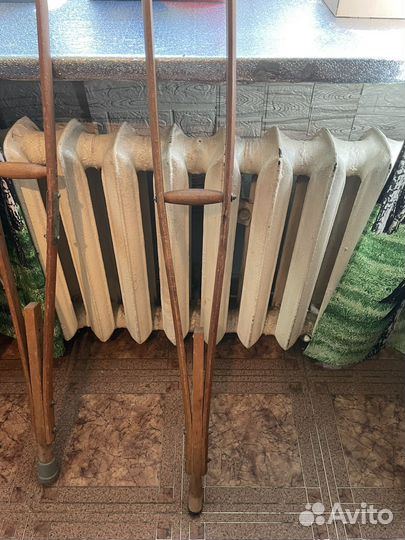 Костыли подмышечные и наконечники для костылей