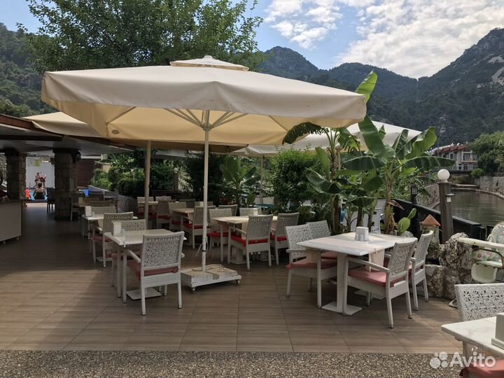 Большие стальные уличные зонты для кафе